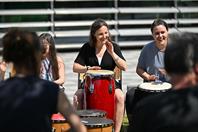 On 14 May 2022, Hochschule Düsseldorf – University of Applied Sciences (HSD) could finally celebrate its 50th anniversary – and the response exceeded everything all organisers had hoped for: Several thousand people came to celebrate during the day and well into the night, creating a unique atmosphere on campus and enjoying wonderful weather.
